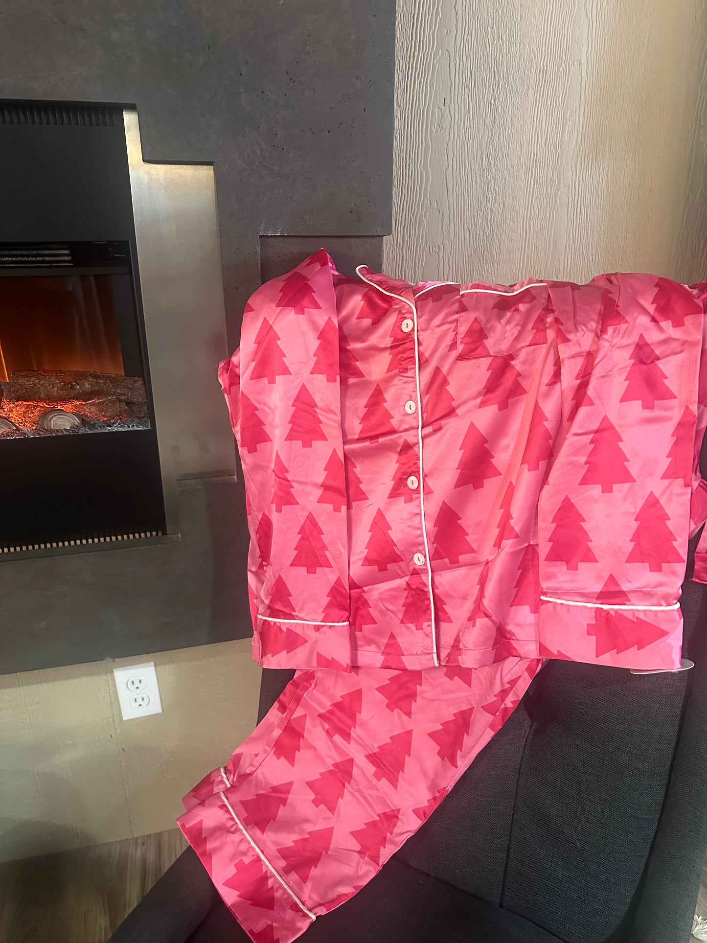 DREAMING OF A PINK CHRISTMAS SILKY SATIN PAJAMA LONG SLEEVE SET