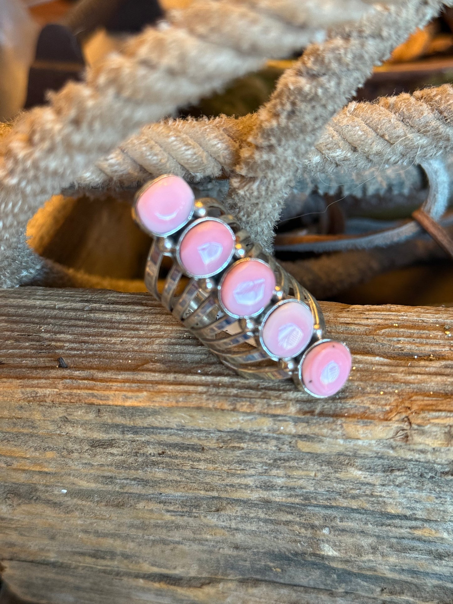 Thomas Yazzie Navajo Sterling Silver 5 Stone Pink Conch Handmade Ring marked size 8