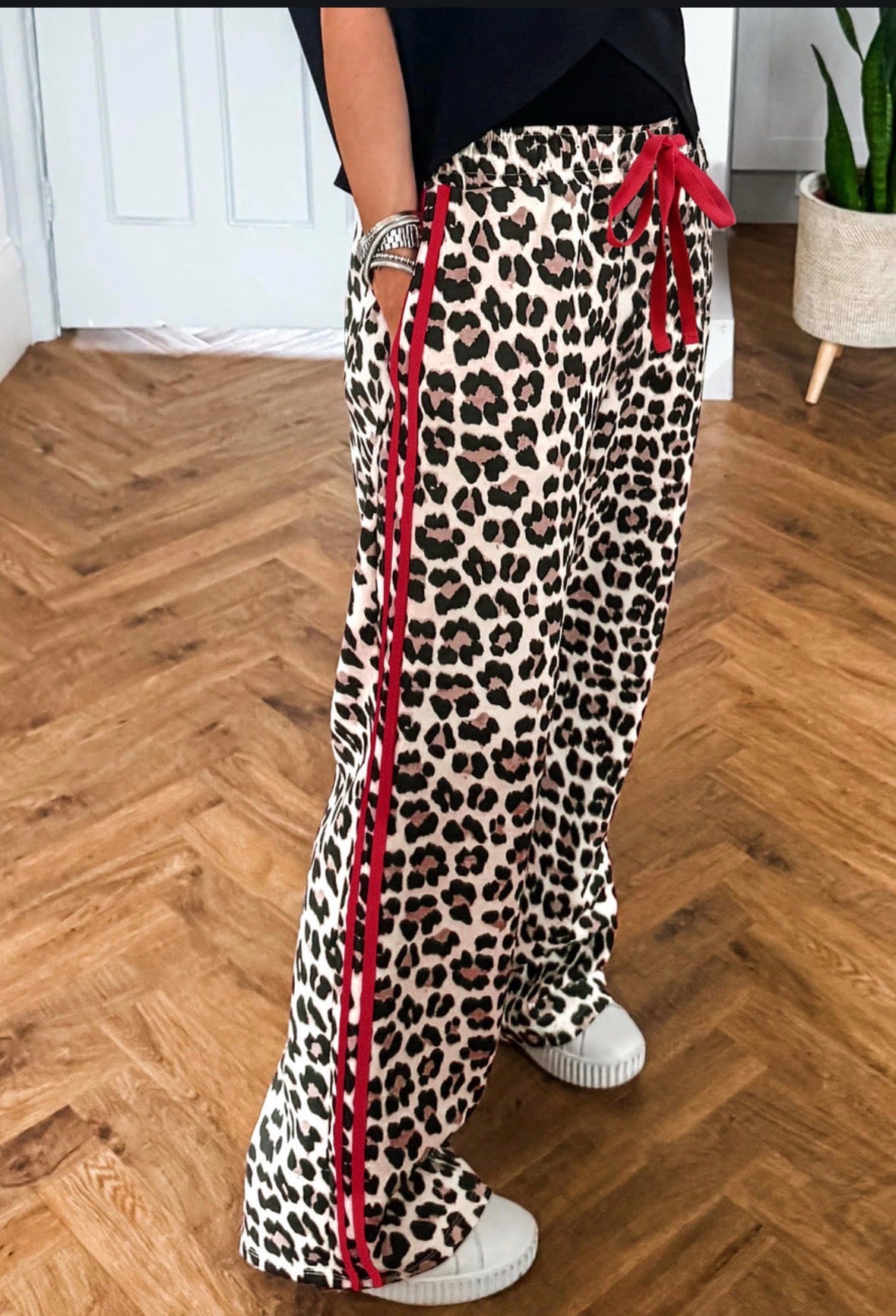 Red Contrast Detail Tie Waist Leopard Print Casual Pants