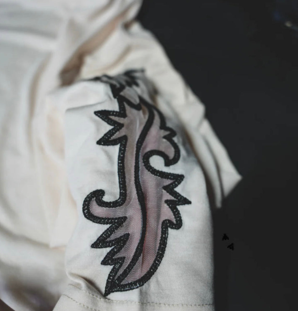 PIP'N HOT L/S *CHAROLAIS Peek a Boo Sleeve Shirt