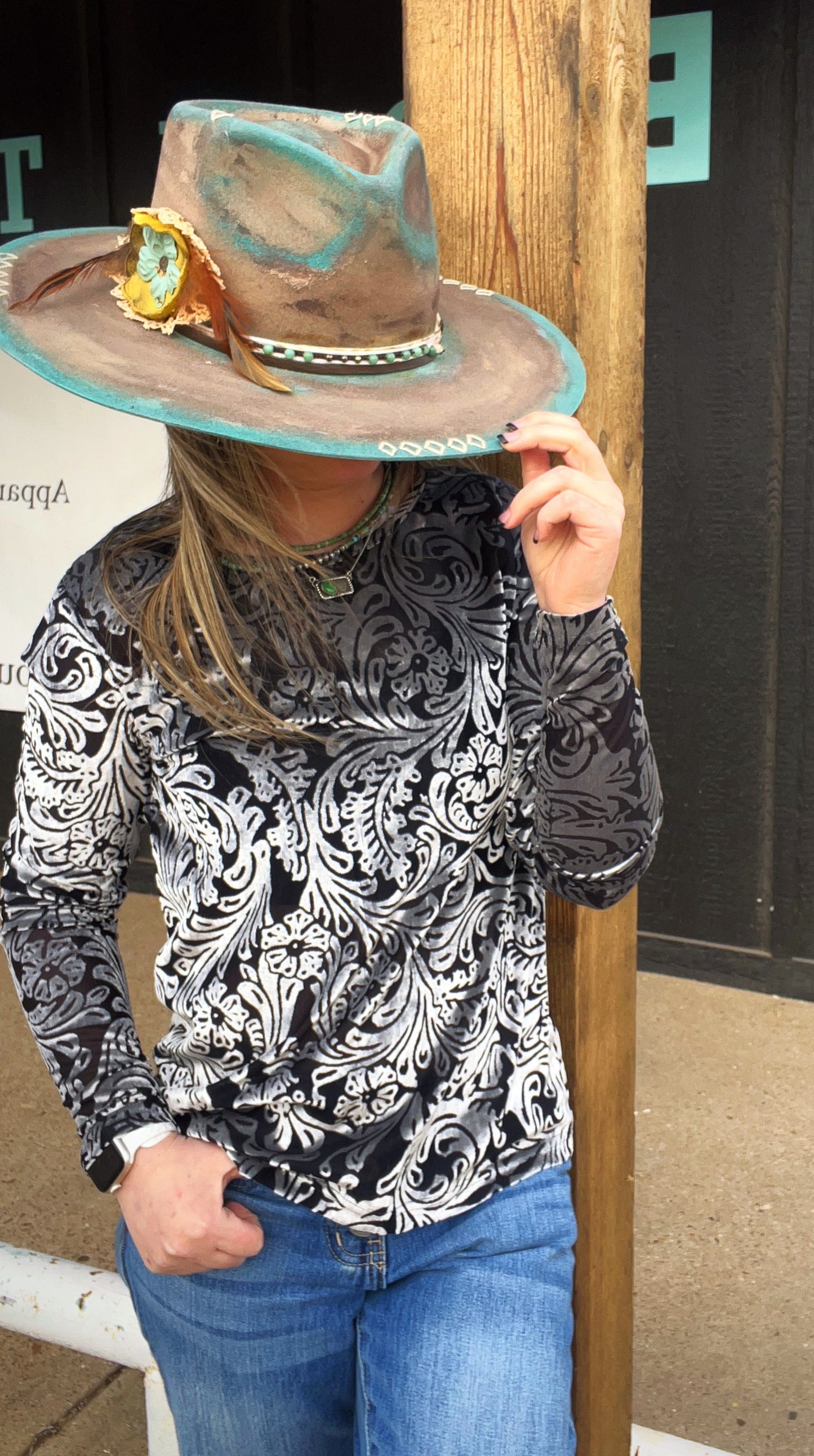 TOOLED UP IN TENNESSEE CREW NECK TOP