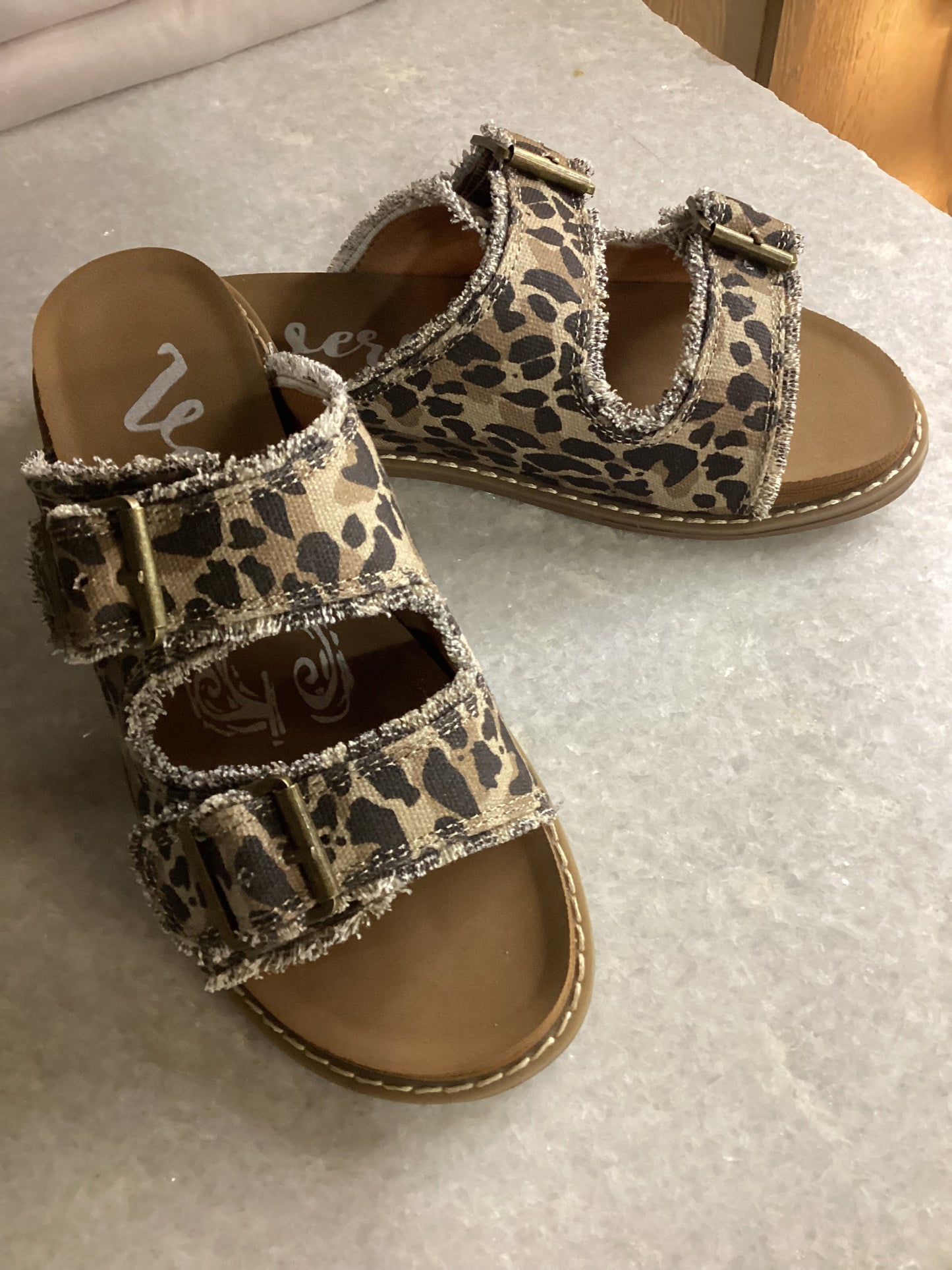 VERY G MACKENZIE TAN LEOPARD SANDAL