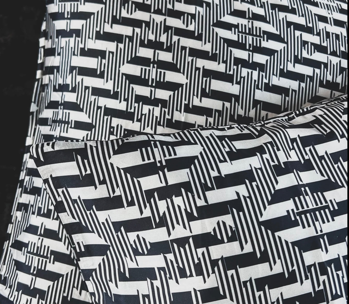 2Fly Satin Pillow Case