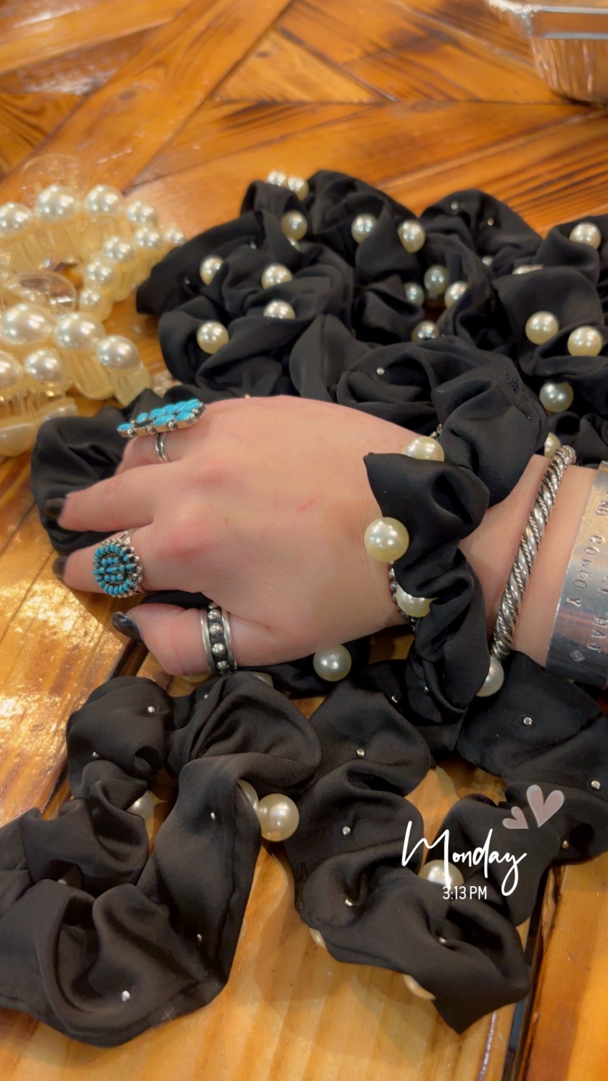 Scrunchie with pearls