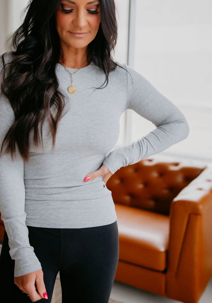 ESSENTIAL LONG-SLEEVED MICRO-RIBBED ATHLEISURE TOP