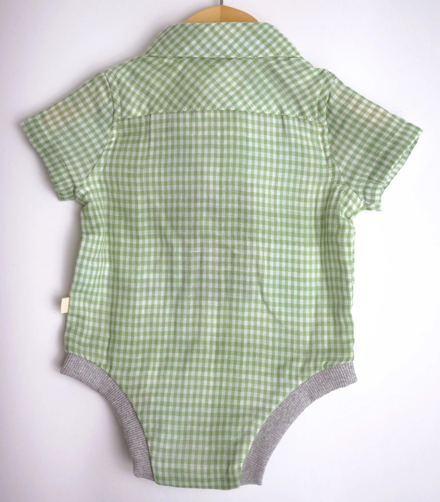Me & Henry London Checkered HELFORD PLAID WOVEN ONESIE 12 -18 mo