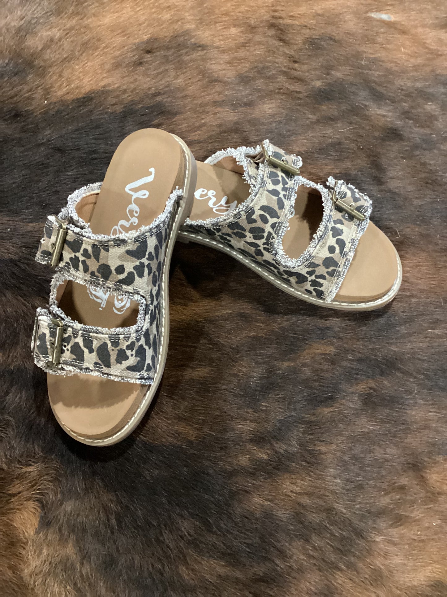 VERY G MACKENZIE TAN LEOPARD SANDAL