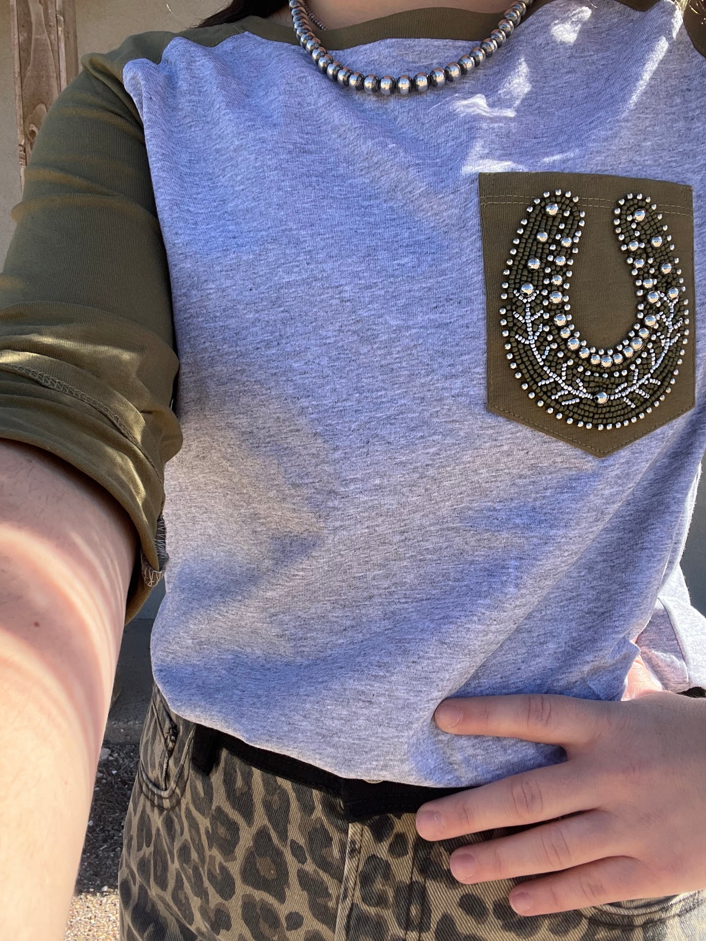 LUCKY LIZZY BEADED HORSESHOE BASEBALL TEE - RODEO QUINCY