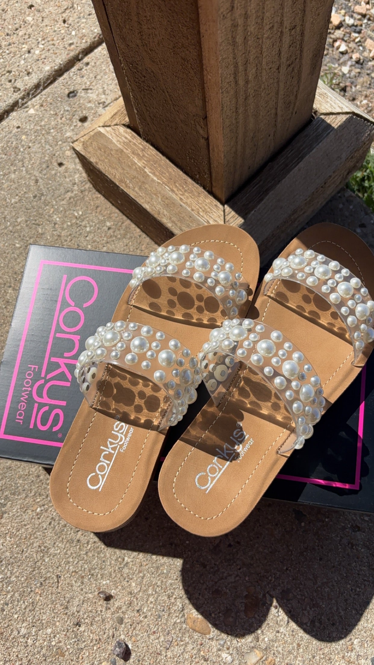 Corkys DOUBLE TAKE
Clear Pearls