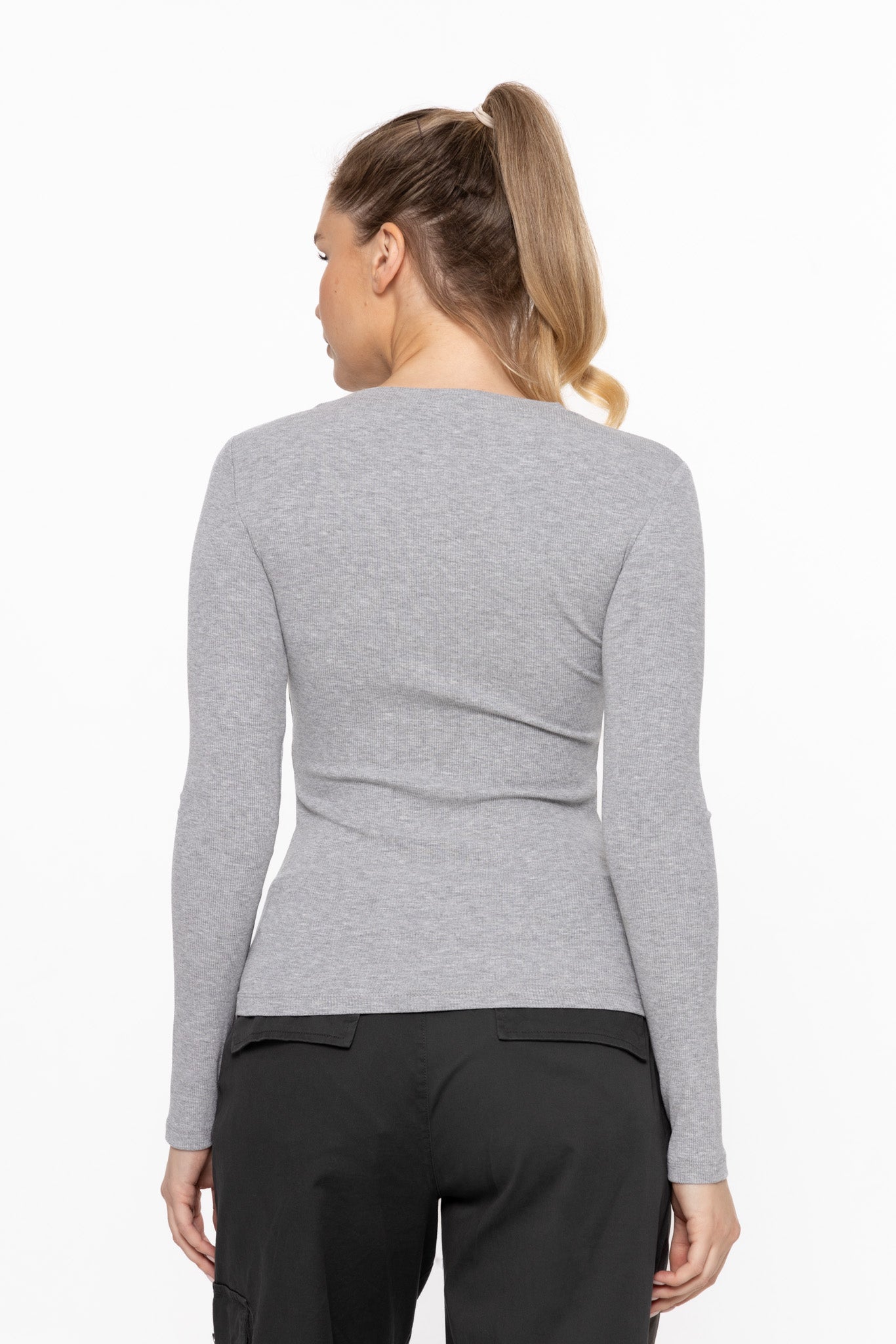 ESSENTIAL LONG-SLEEVED MICRO-RIBBED ATHLEISURE TOP