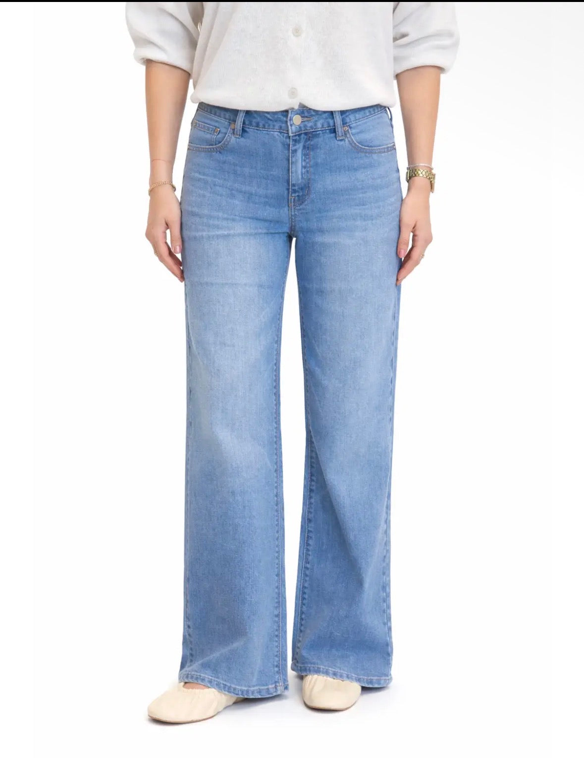 Petite 28" Silk Slim Wide Leg
Jeans in Liverpool