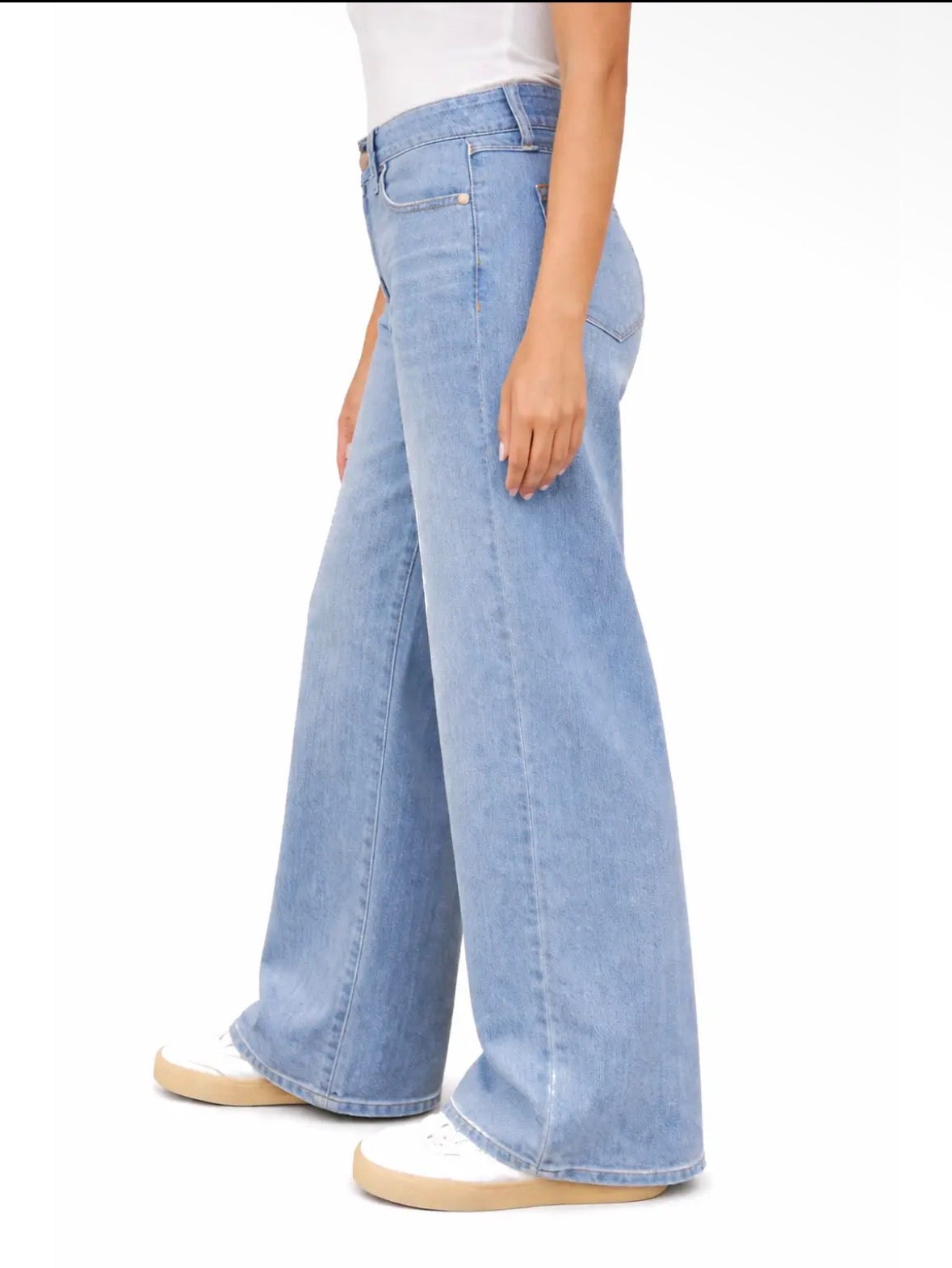 Petite 28" Silk Slim Wide Leg
Jeans in Liverpool