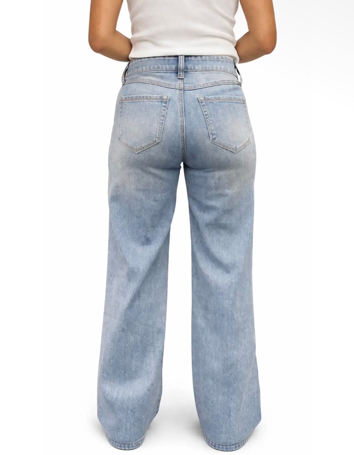 Petite 28" Silk Slim Wide Leg
Jeans in Liverpool
