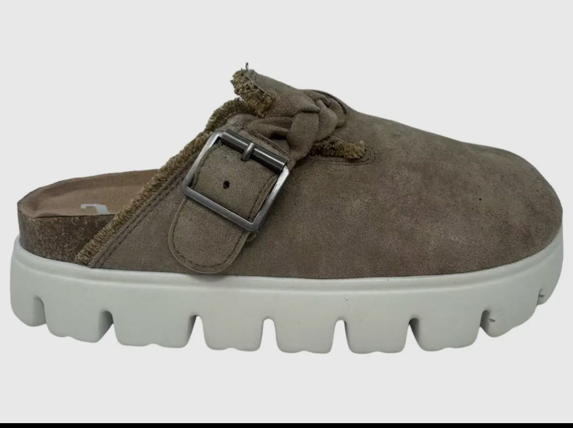 Cali Very G's Women Slip On Fun Platform Mule