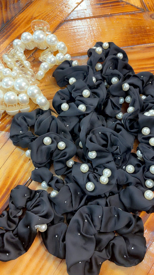 Scrunchie with pearls