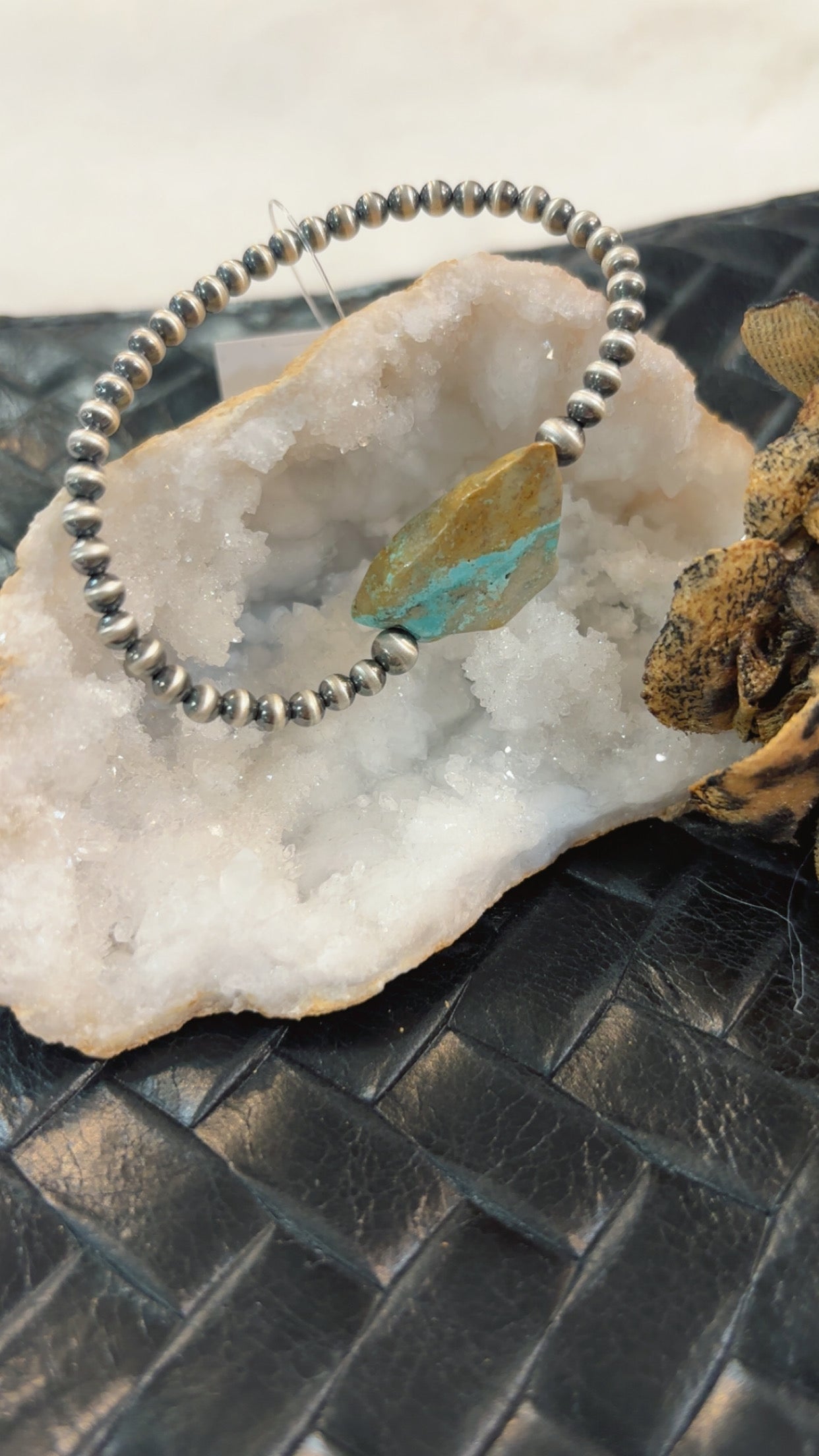 7.5” Sterling Silver HandStrung Kingman Single Flat StoneTurquoise Bead Stretch Bracelet