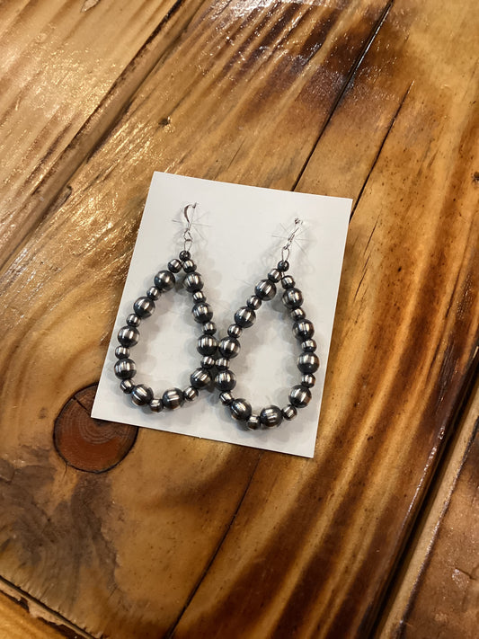 Graduated Navajo Pearl Earrings