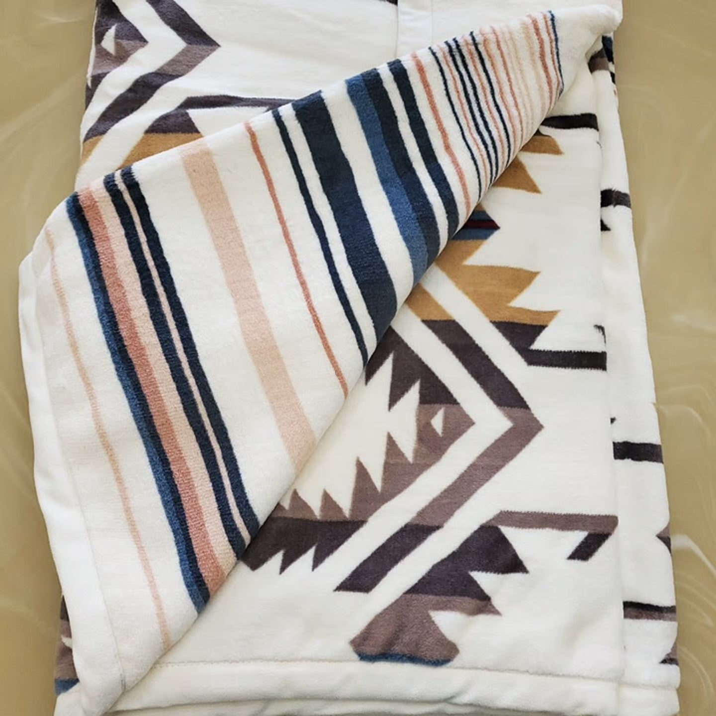 Pendleton Throw Blanket For Two Reversible Oversized Tribal Pattern 60x80 OEKO-TEX STANDARD 100