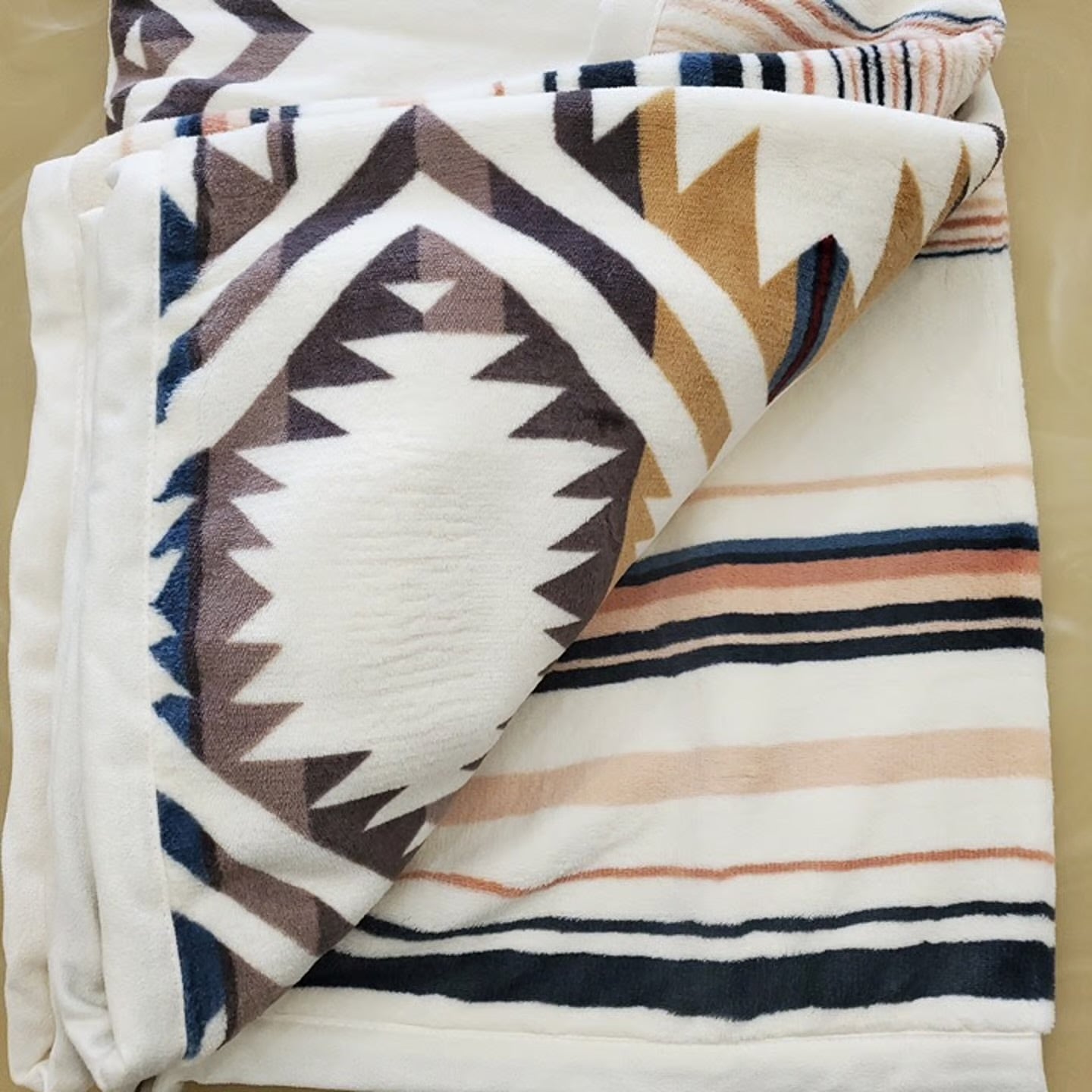 Pendleton Throw Blanket For Two Reversible Oversized Tribal Pattern 60x80 OEKO-TEX STANDARD 100