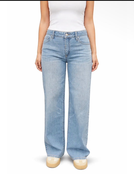 Petite 28" Silk Slim Wide Leg
Jeans in Liverpool