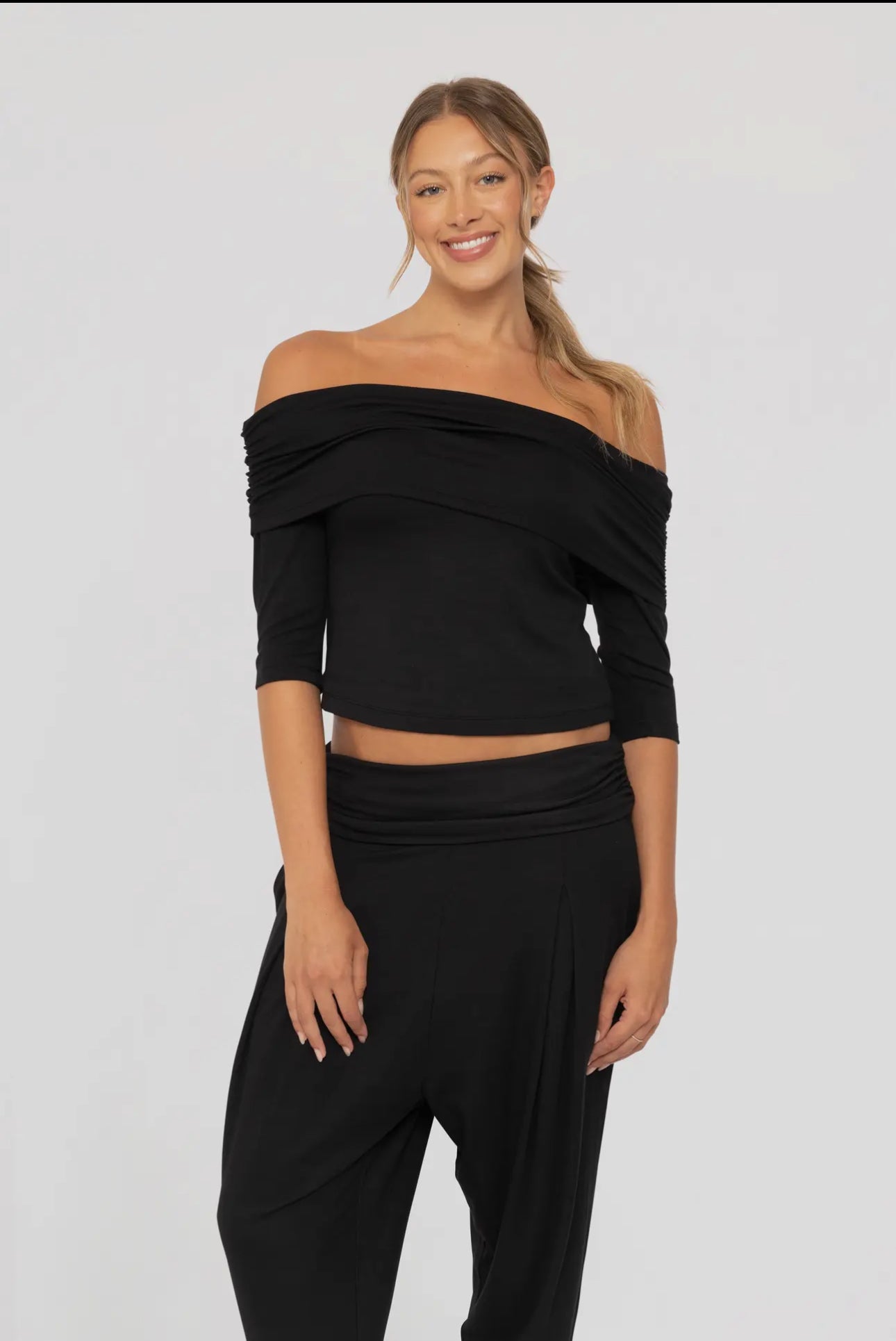 MONO B - OFF THE SHOULDER RUCHED TOP