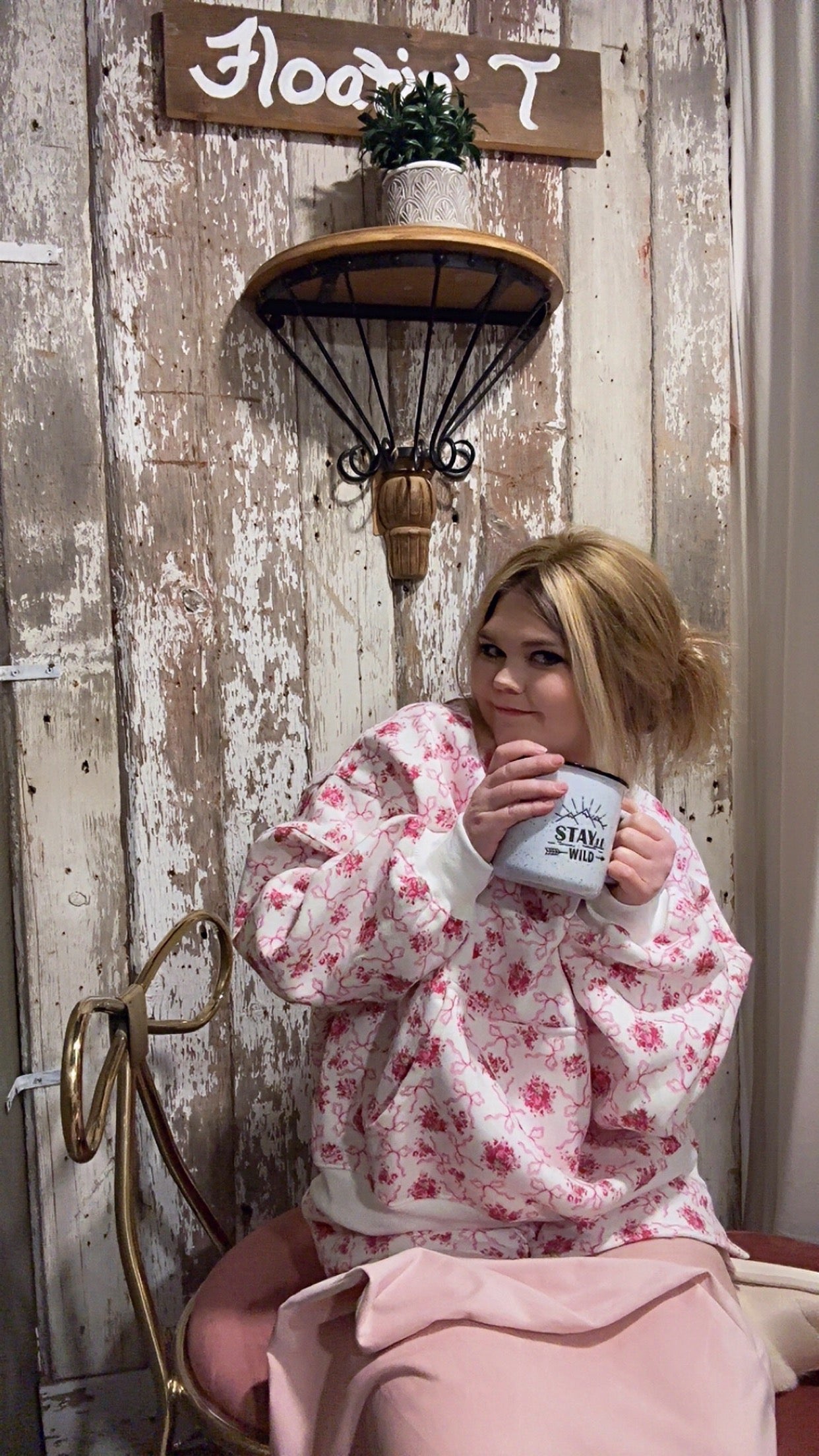 Roses and bows oversize sweat shirt and shorts