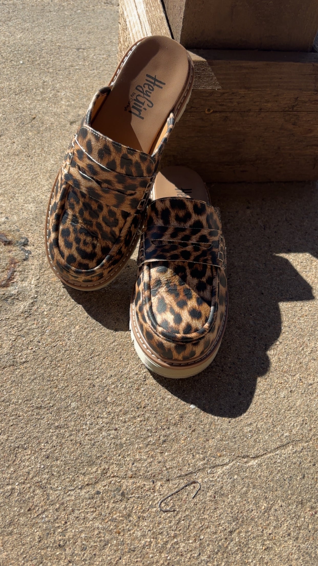 Corkys AM I RIGHT Leopard