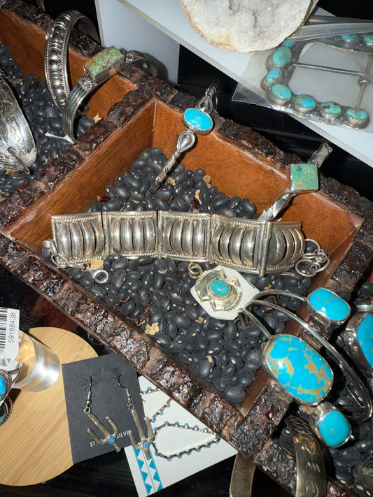 Priscilla Apache Pearl Stretch Sterling Silver Link Bracelet