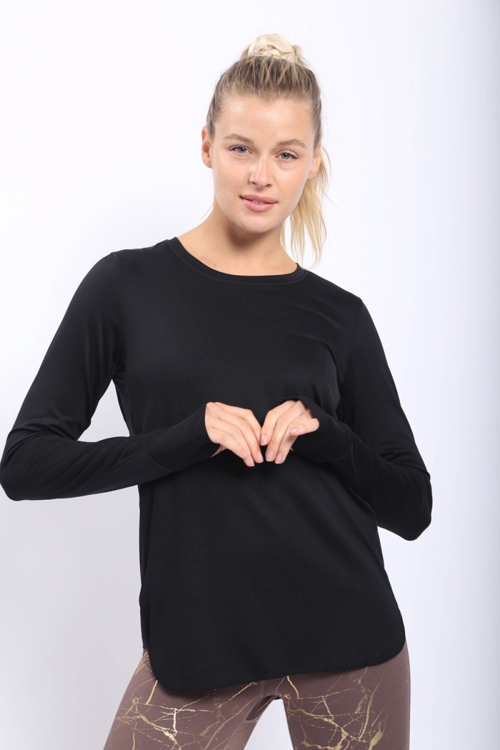 ACTIVE TOP WITH BREATHABLE PANELS AND THUMB HOLES