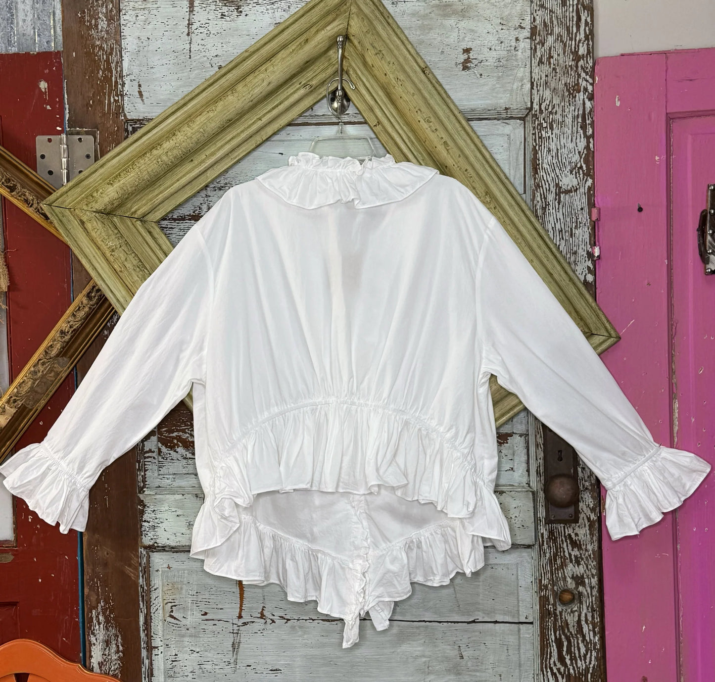 A RARE BIRD RUFFLE WHITE BUTTON UP BLOUSE