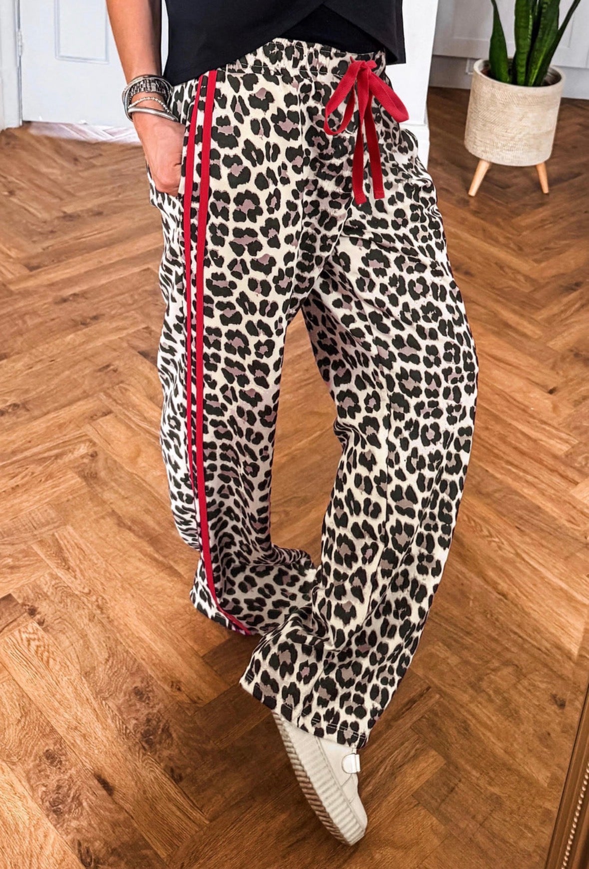 Red Contrast Detail Tie Waist Leopard Print Casual Pants