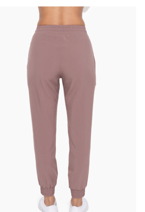 ESSENTIAL ATHLEISURE JOGGERS