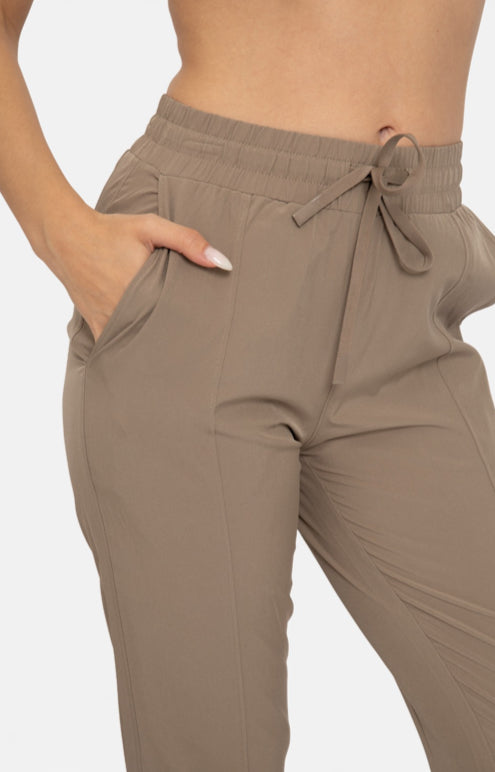 MONO B - ESSENTIAL ATHLEISURE JOGGERS