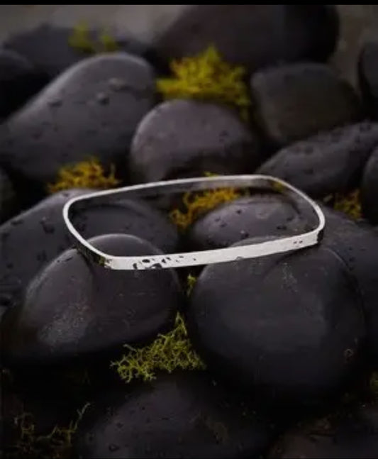 Sterling Silver Textured
Square Bangle