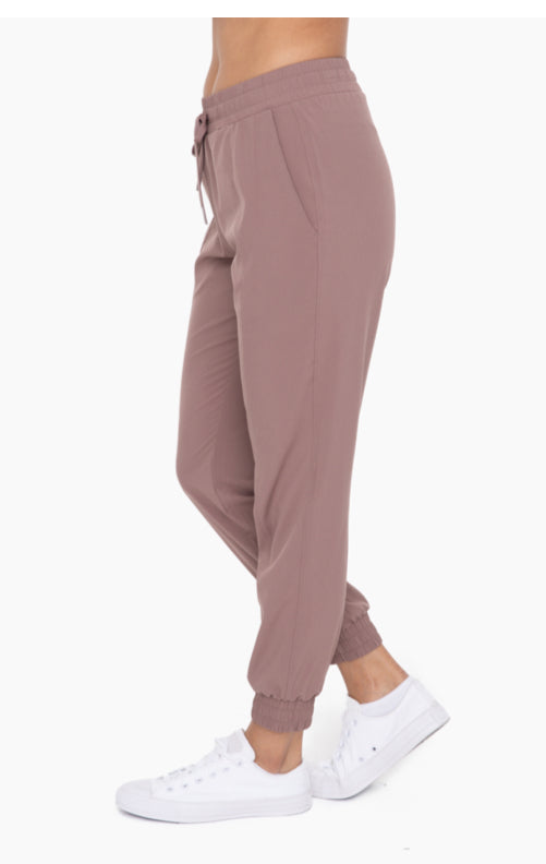 ESSENTIAL ATHLEISURE JOGGERS