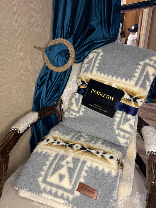 Pendleton Icon Sherpa Throw Blanket - 50x70”