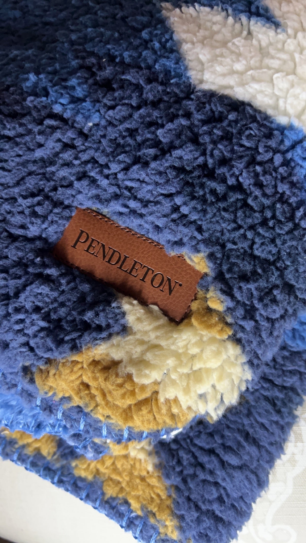 Pendleton Icon Sherpa Throw Blanket - 50x70”