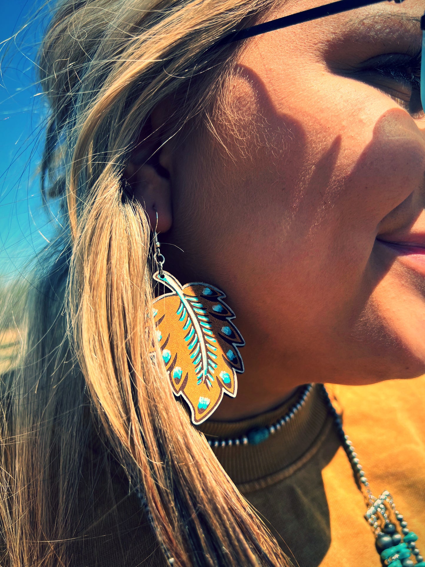 Shake the frost feather earrings