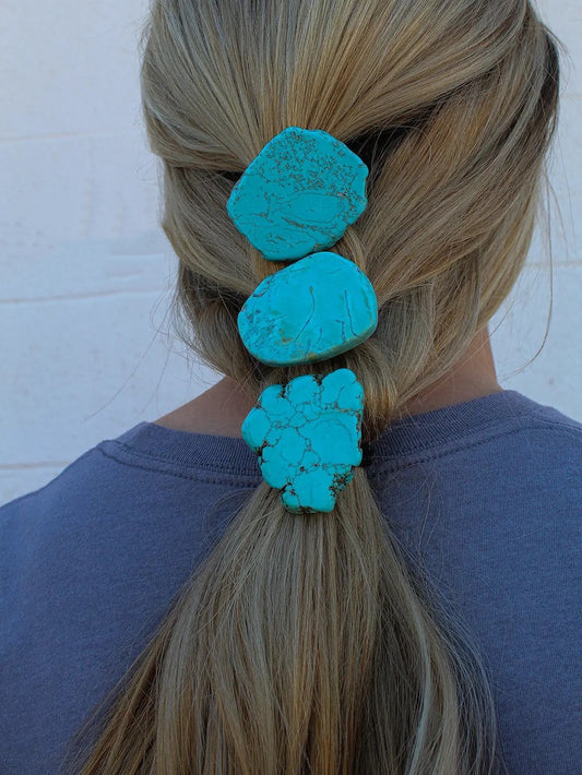 Turquoises hair ponytail